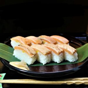 輝膳の炙り鮭押し寿司