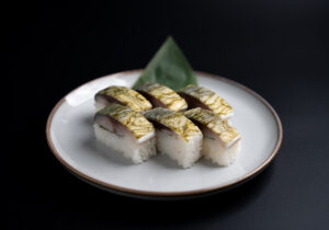 輝膳の〆鯖おぼろ押し寿司